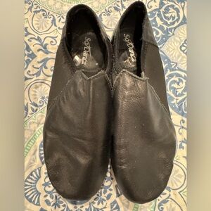 So Danca EUC jazz dance shoe. Size 5M.
